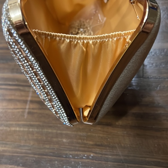 New Sparkly Clutch With Detachable Strap - Picture 8 of 9